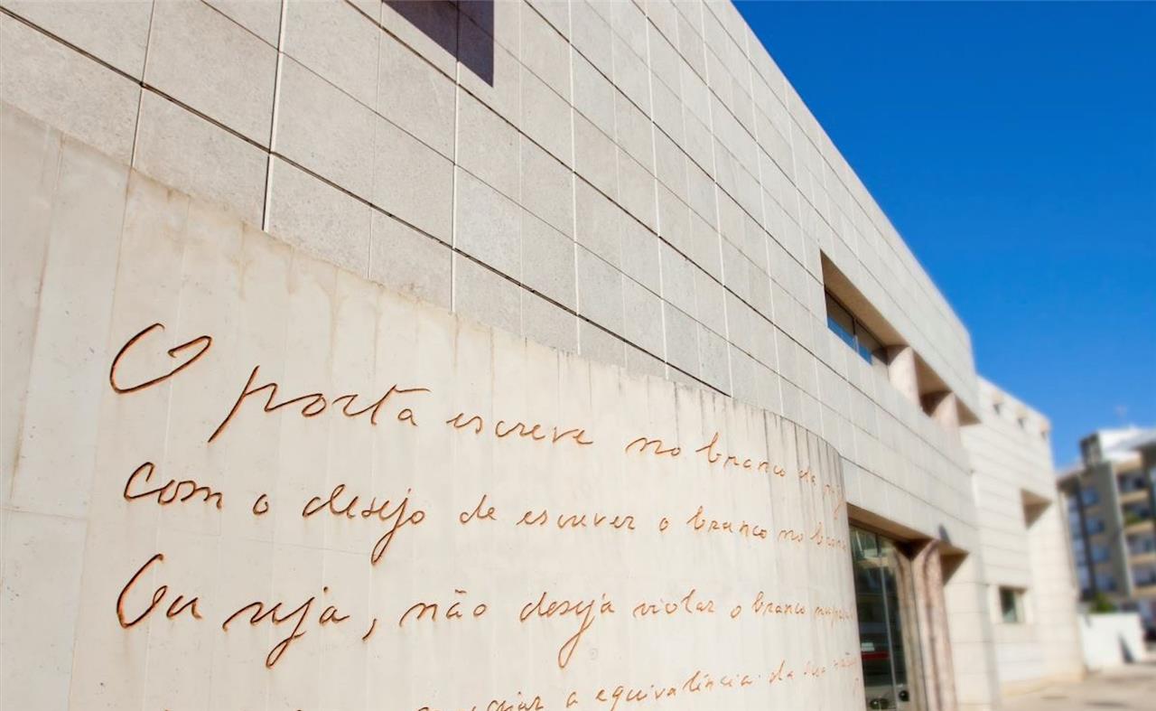 Biblioteca Municipal de Faro reforça ação de caráter solidário e comunitário