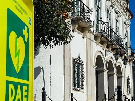 Desfibrilhação Automática Externa instalada em 11 cabines de rua no concelho